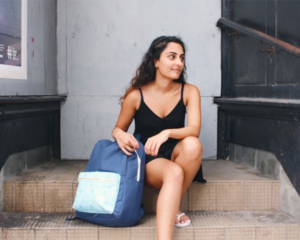 Salima Visram, de 23 anos, criadora da mochila Soular (Foto: Divulgação)