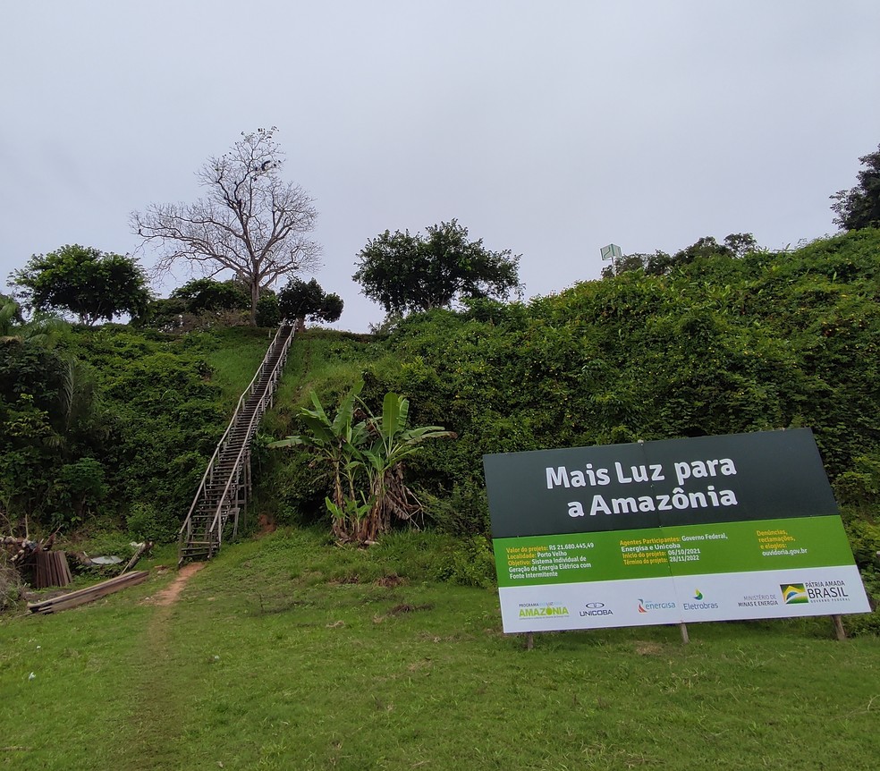 Programa 'Mais Luz Para Amazônia' na comunidade Terra Firme, em Porto Velho — Foto: Thaís Nauara/g1