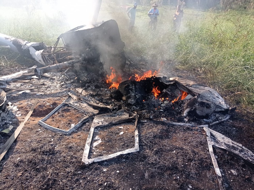 Aeronave destruída pelas chamas — Foto: PM/PR