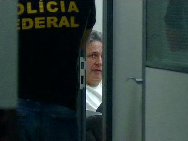 Garotinho foi preso e levado para a sede da PF no Rio (Foto: Reprodução/GloboNews)