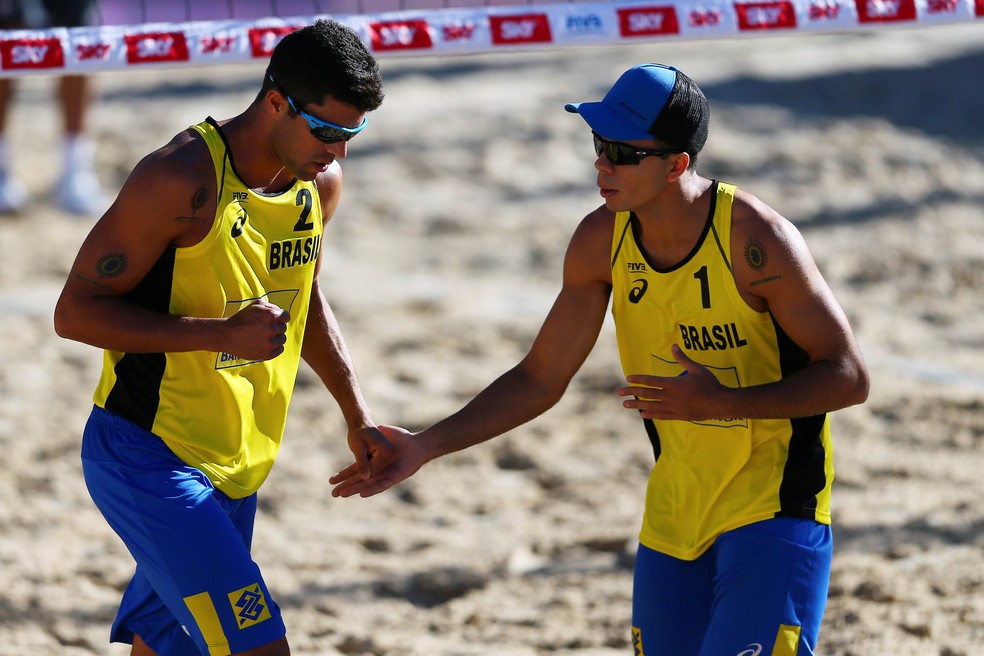 Guto e Vitor Felipe na etapa do Circuito Mundial de vôlei de praia (Foto: FIVB)
