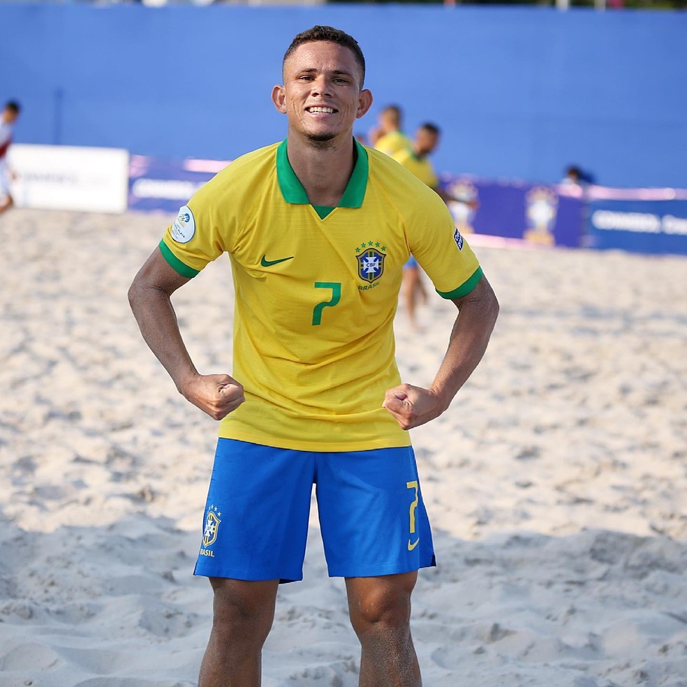 Hulk Esmaga A Defesa Do Equador E Brasil Vence Por 7 A 3 No Futebol De Areia Futebol De Areia Ge