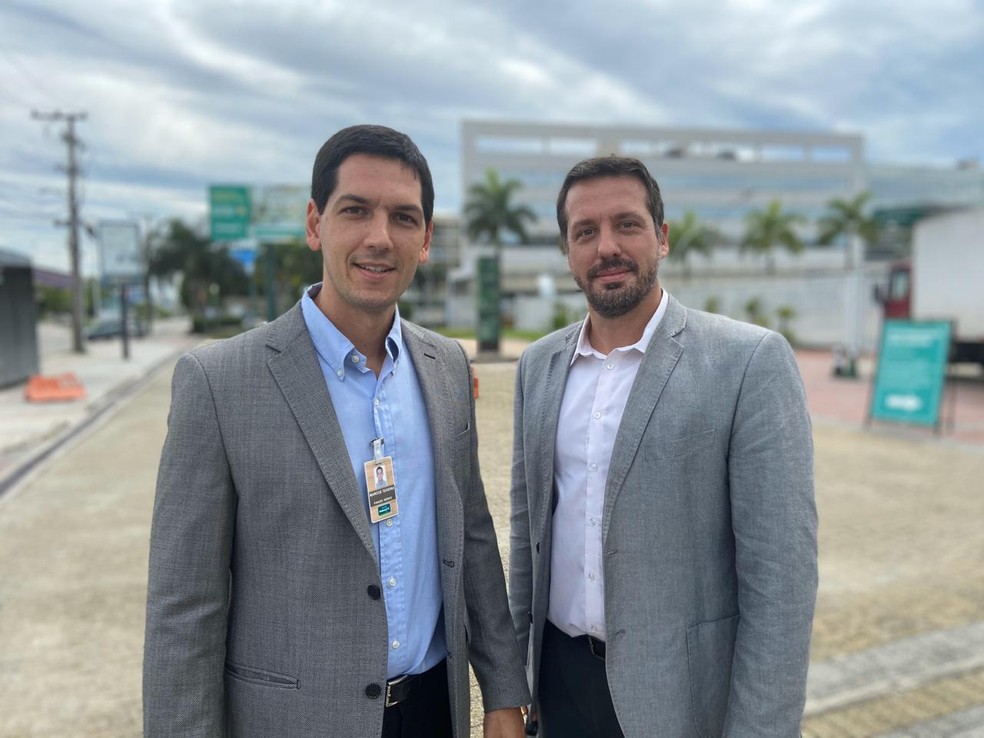 Marcos Teixeira e Rodrigo Furtado, médicos do Vasco que fizeram a cirurgia em Talles Magno — Foto: Marcelo Baltar
