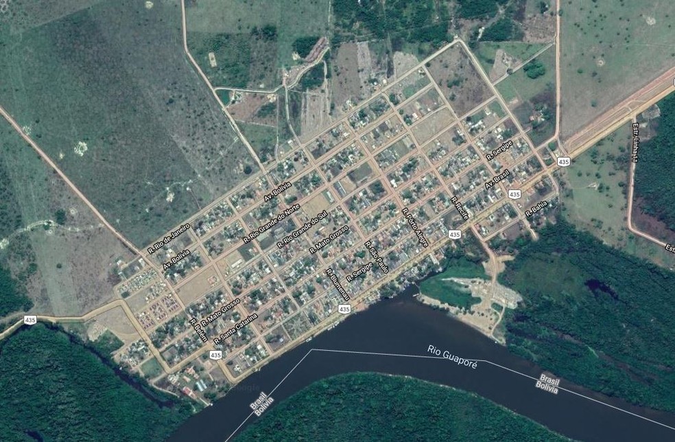 Vista aérea de Pimenteiras do Oeste (RO), às margens do rio Guaporé — Foto: Google Maps/Reprodução