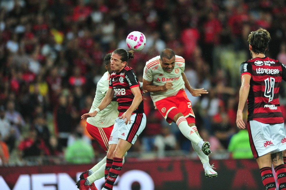 Vitão e Mercado marcam Filipe Luís no empate do Inter — Foto: Ricardo Duarte/Divulgação, Internacional