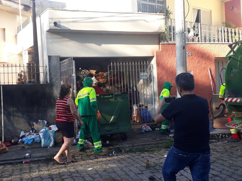 Equipe fez limpeza em casa de idosa em Salto â€” Foto: Arquivo pessoal