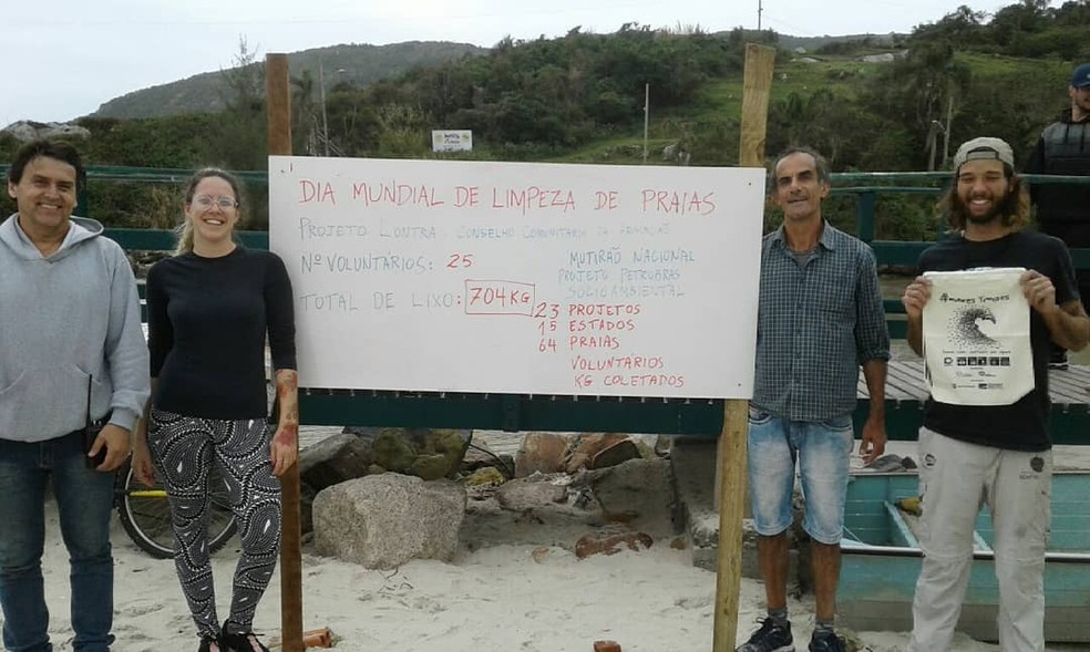 Ação foi realizada na manhã deste sábado (21) em Flrorianópolis — Foto: Projeto Lontra/Divulgação