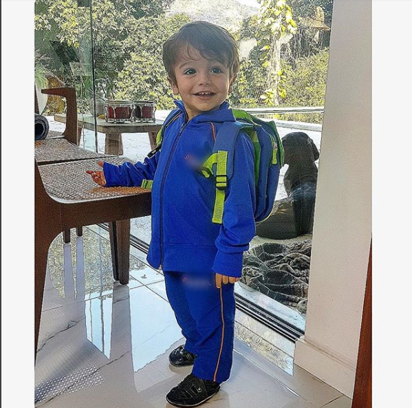 Rocco indo para a escola (Foto: Reprodução Instagram)