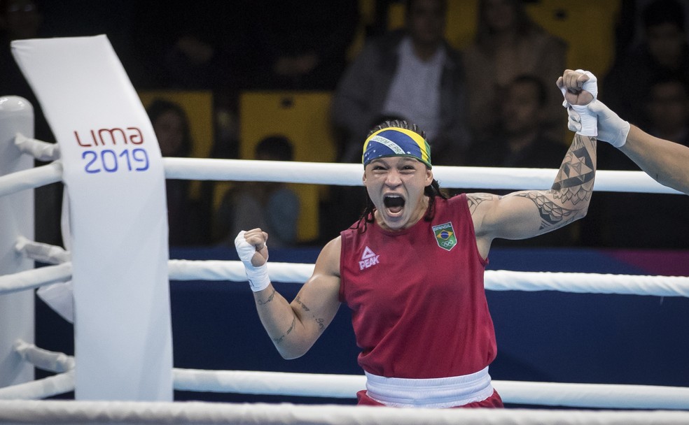 Bia Ferreira vibra apÃ³s ser anunciada como vencedora â Foto: Jonne Roriz/COB