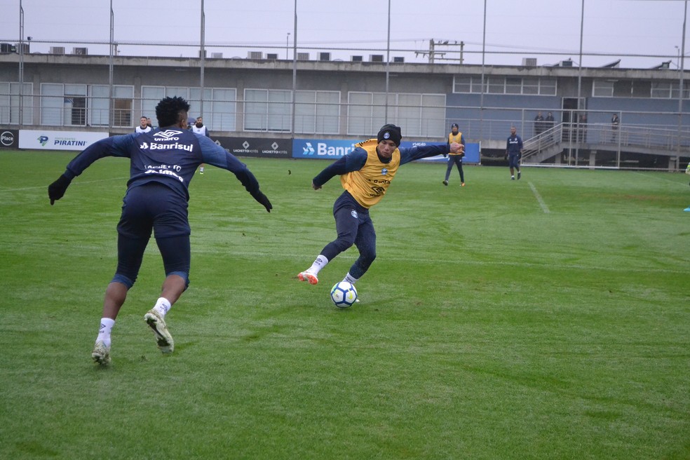 Everton voltou a treinar após nascimento da filha (Foto: Eduardo Moura)