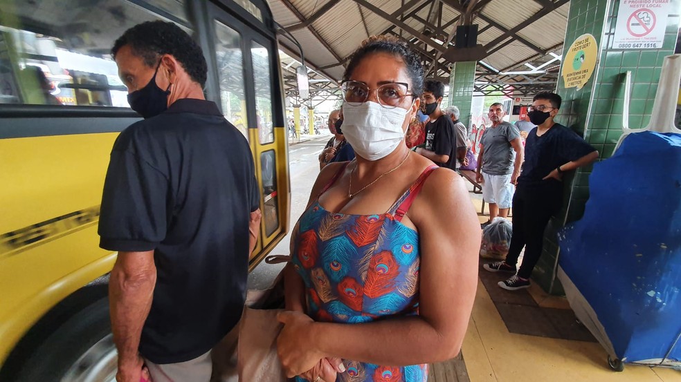 Ana Cláudia reclamou da situação do transporte público — Foto: Andryo Amaral/Rede Amazônica Acre