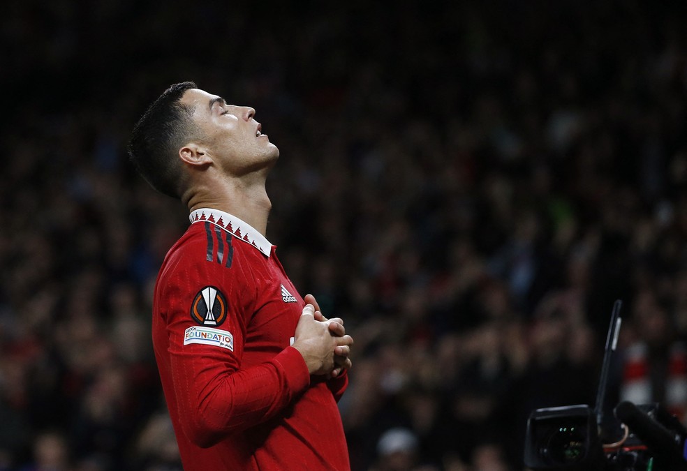 Cristiano Ronaldo não é mais jogador do Manchester United — Foto: Craig Brough/Reuters