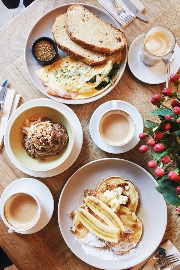 Tornar o café da manhã em um ritual pode trazer pontos positivos, nutricionais e mentais (Foto: Getty Images)