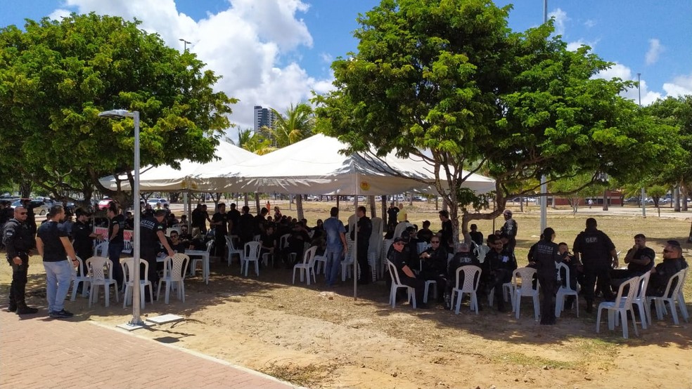 Agentes penitenciários do RN acamparam em frente à Governadoria — Foto: Divulgação