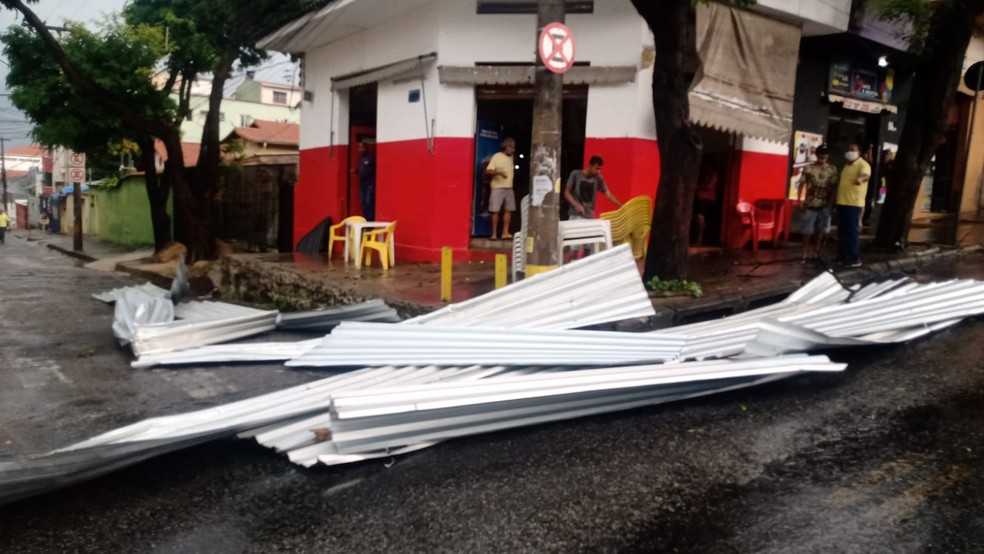 Chuva causa estragos em Contagem. — Foto: Transcon / Divulgação