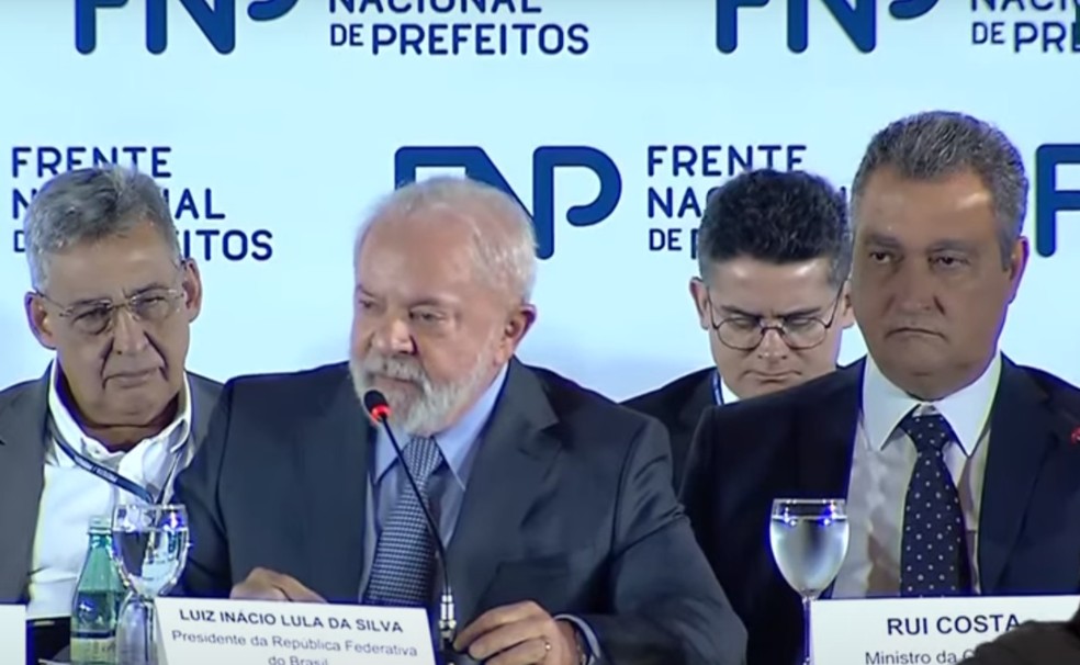 Em evento com prefeitos, Lula pede concessão de terrenos para moradias populares