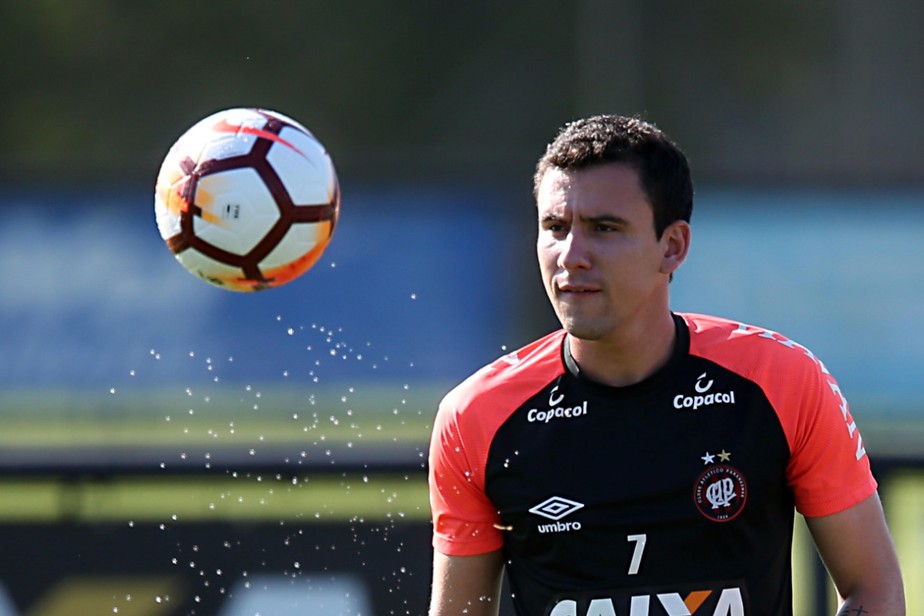 Palmeiras nega proposta por Pablo e reafirma que chance de Veiga ficar no AtlÃ©tico-PR Ã© zero
