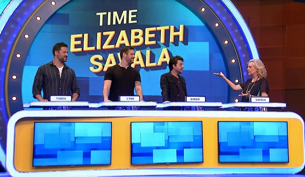 Elizabeth Savala vai com seus filhos ao 'Caldeirão' — Foto: Globo