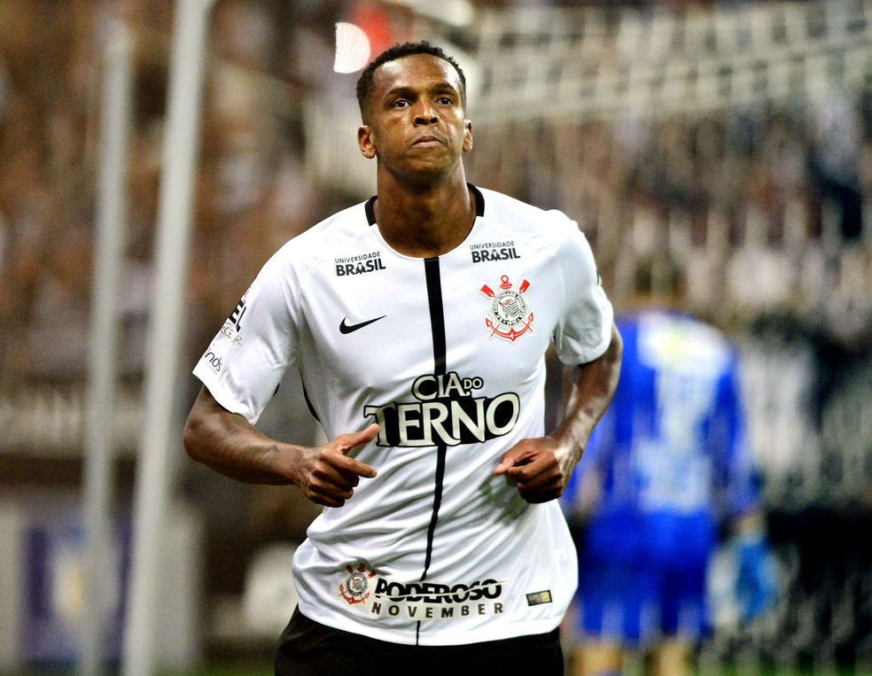 Jô marcou 18 gols neste Campeonato Brasileiro (Foto: Marcos Ribolli)