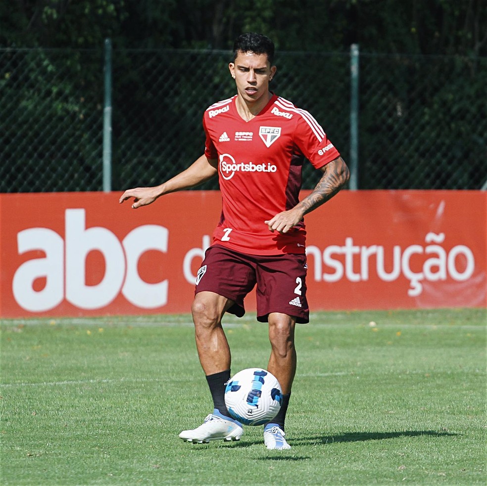 Igor Vinicius durante treino do São Paulo — Foto: Rubens Chiri / saopaulofc.net