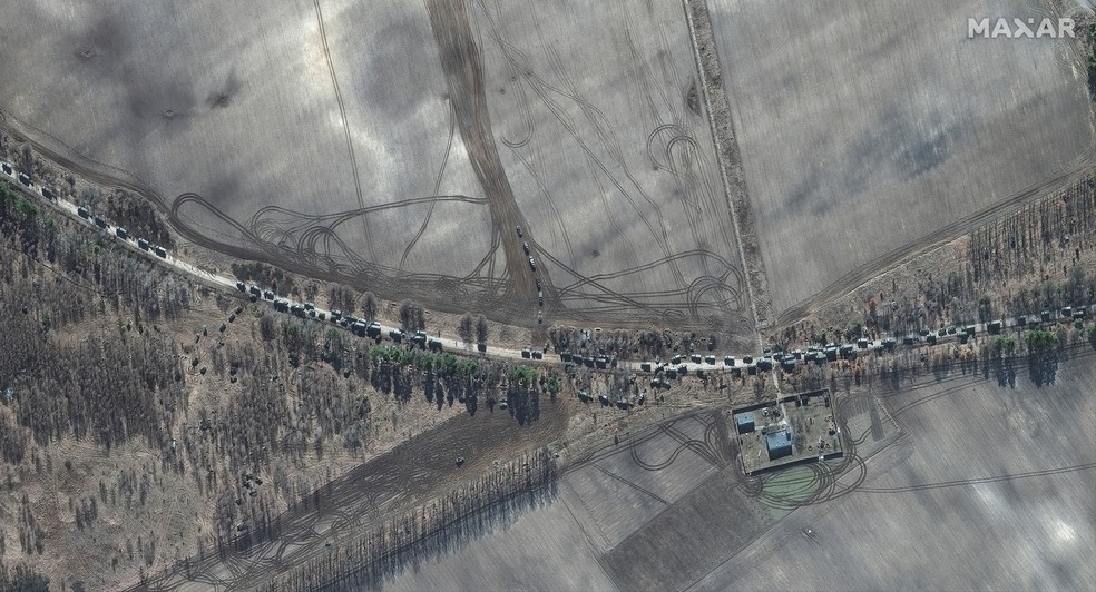 Imagens de sat&eacute;lite mostram comboio militar russo se aproximando de Kiev &mdash; Foto: Satellite image &copy;2022 Maxar Technologies/Handout via Reuters