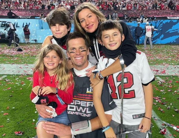 Gisele e Tom Brady com os filhos (Foto: Reprodução/Instagram)