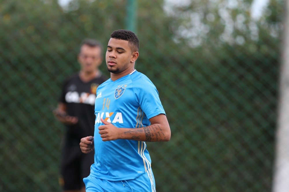 Superintendente do Cruzeiro se posiciona sobre caso Juninho e defende 2ª chance