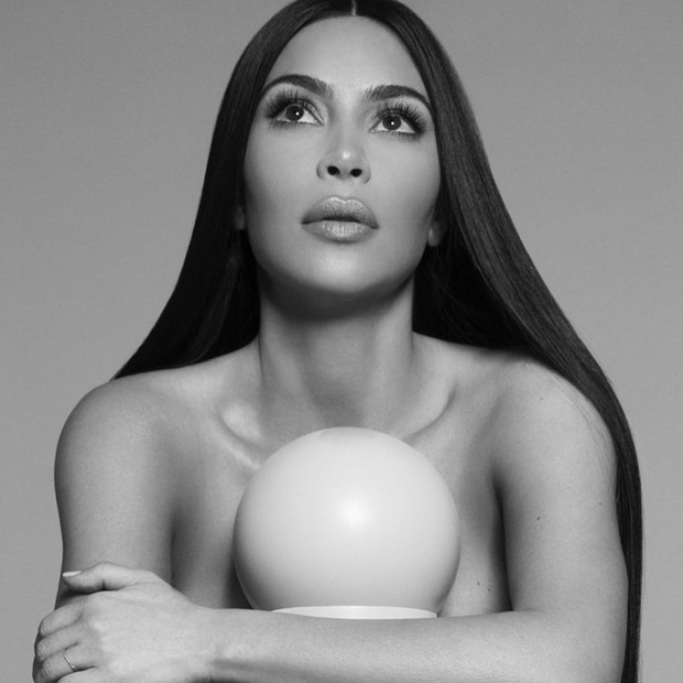 Kim Kardashian ainda de aliança em fotos antigas (Foto: Reprodução/Instagram)
