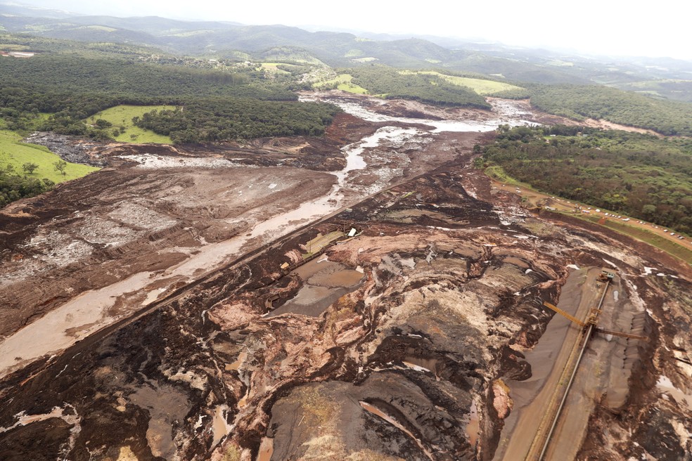 Vista aérea da destruição causada pelo rompimento da barragem da Vale em Brumadinho. — Foto: André Penner/AP