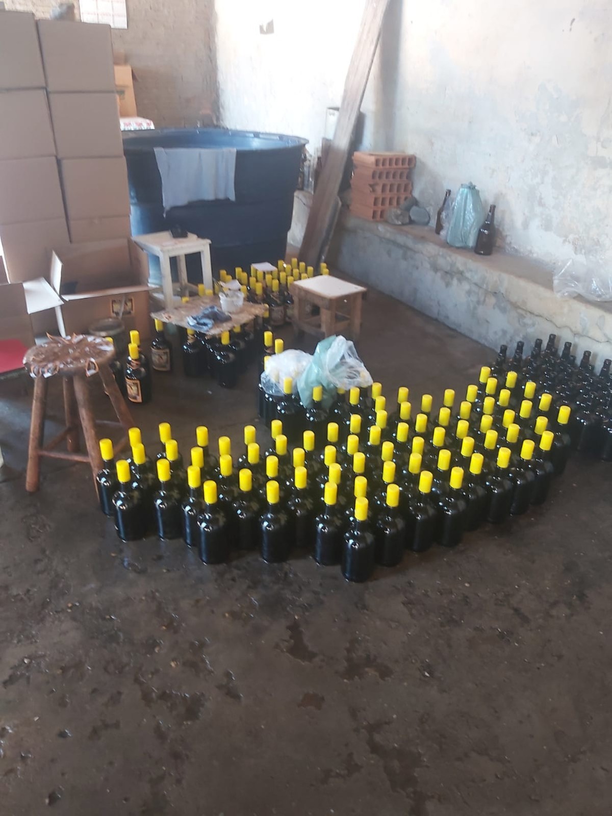 Mil garrafas de bebida são apreendidas pela Polícia Civil em Montes Claros