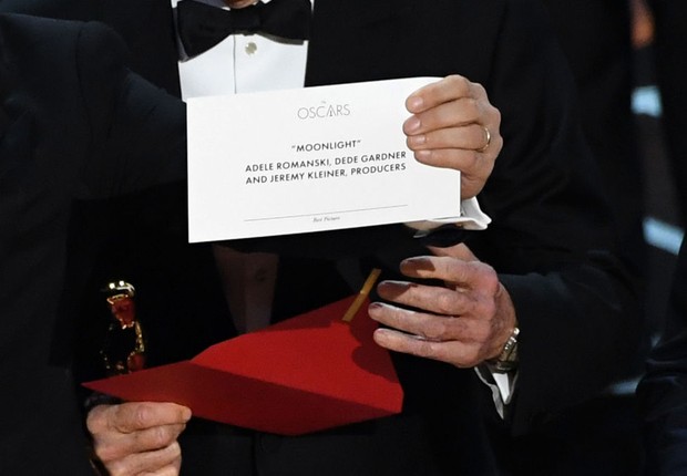 O envelope com o vencedor da categoria Melhor Filme na premiação do Oscar 2017 (Foto: Kevin Winter/Getty Images) O envelope com o vencedor da categoria Melhor Filme na premiação do Oscar 2017 (Foto: Kevin Winter/Getty Images)