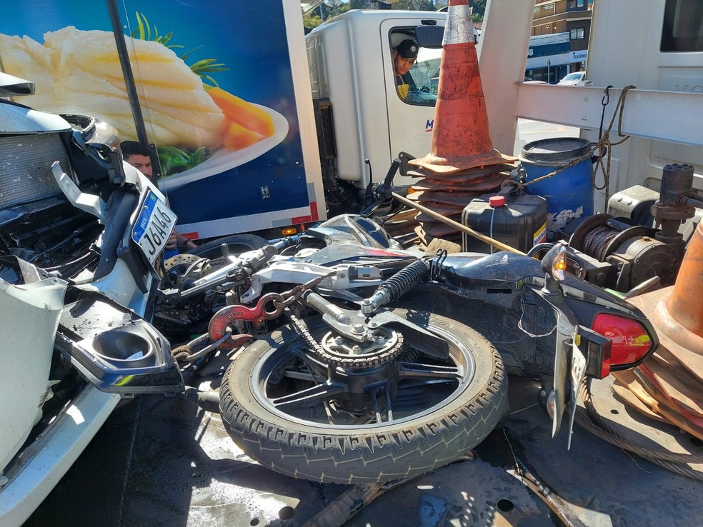 Vítima estava em uma motocicleta — Foto: Lucas Rangel/TV Vanguarda