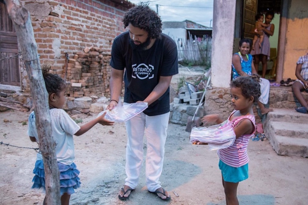 Birmarck e crianças do projeto — Foto: Reprodução/Instagram