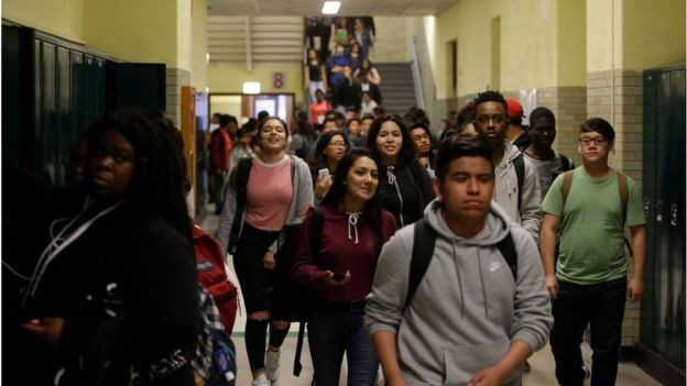 Quase a metade das escolas de Chicago atingiram resultados abaixo do esperado no ano passado (Foto: THE WASHINGTON POST VIA GETTY IMAGES, via BBC) Quase a metade das escolas de Chicago atingiram resultados abaixo do esperado no ano passado (Foto: THE WASHINGTON POST VIA GETTY IMAGES, via BBC)