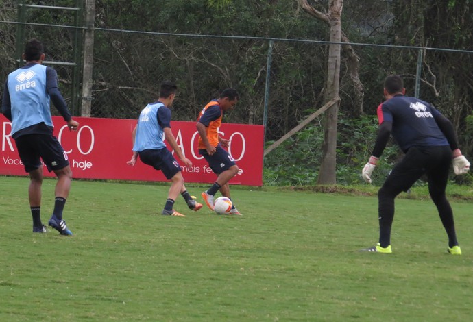 Claudinei Oliveira testa Paraná Clube com Lucas Otávio e quarteto ofensivo