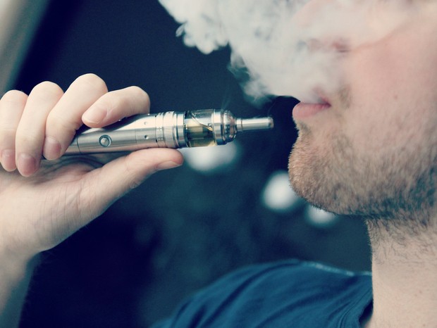 Estudo associa uso de cigarro eletrônico à disfunção erétil (Foto: Vaping360/Flickr)