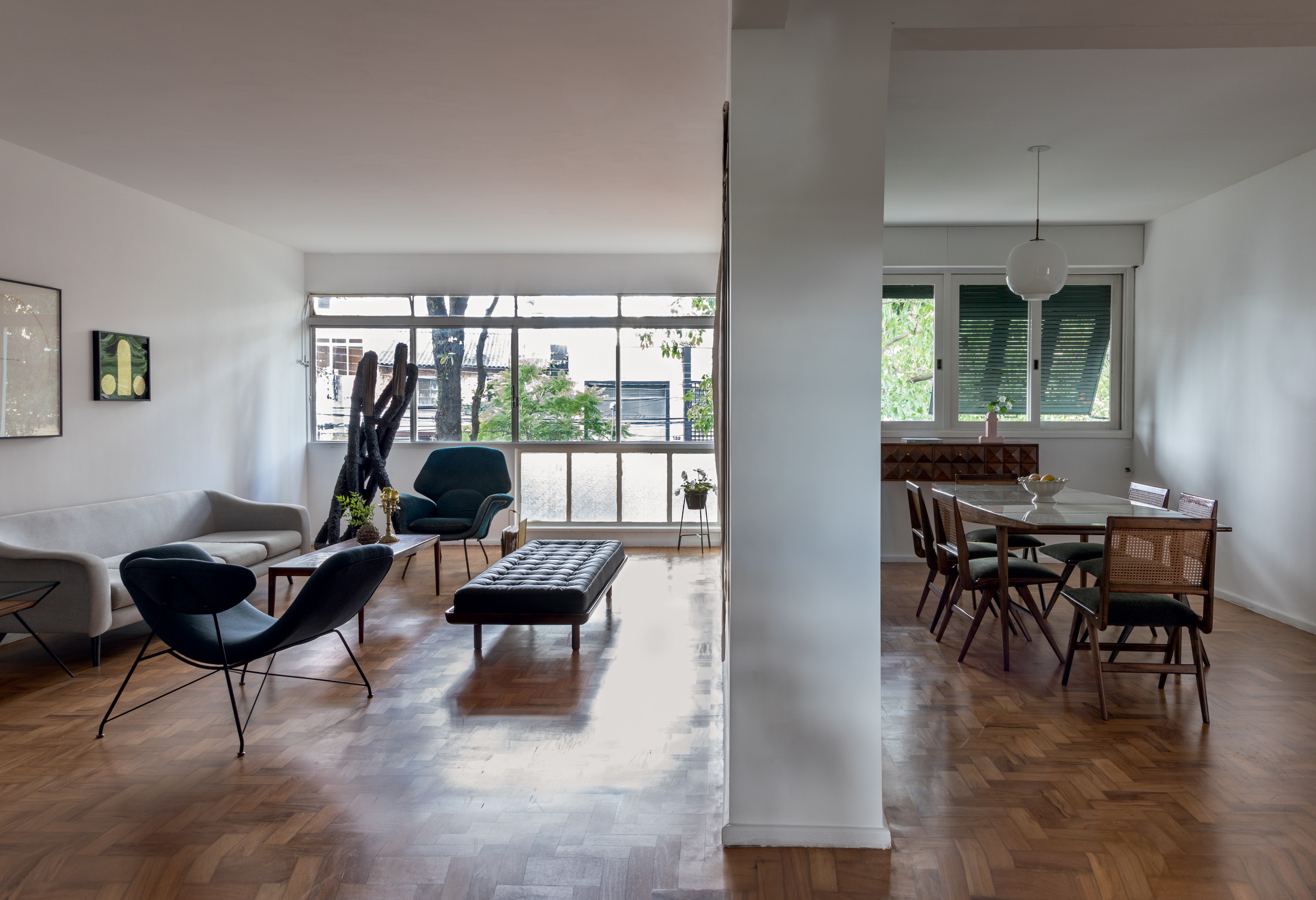 Apartamento minimalista em São Paulo destaca arte e móveis raros (Foto: Ruy Teixeira)
