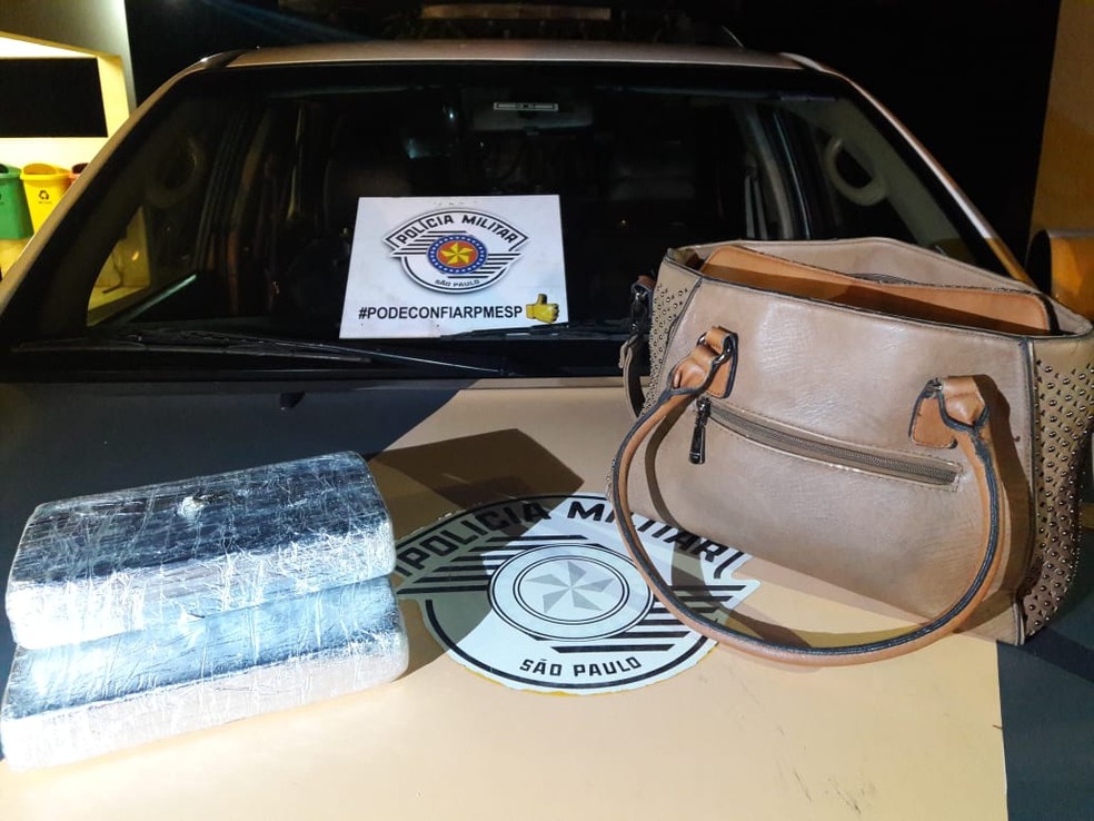Droga foi apreendida durante fiscalização em Presidente Epitácio (Foto: Polícia Rodoviária/Cedida)
