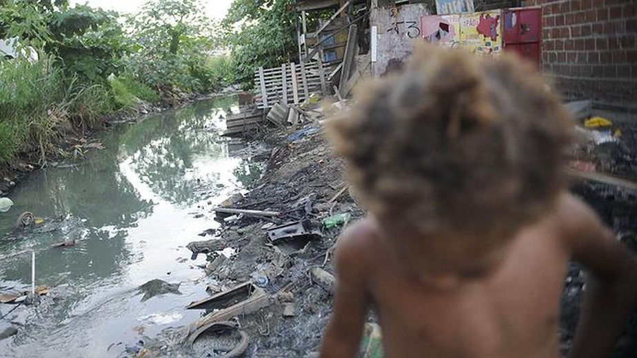 Falta de saneamento básico atinge cerca de 100 milhões de pessoas no Brasil