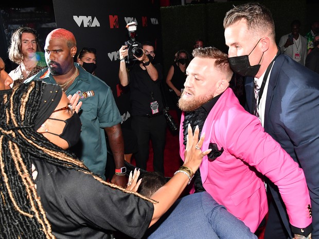 Lutador Conor McGregor se envolve em confusão no VMA 2021 (Foto: Getty Images)