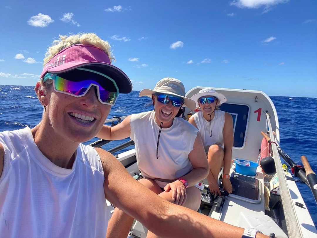 Kat Cordiner e seu time durante travessia no Atlântico (Foto: Reprodução / Instagram)