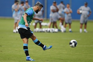 Geromel deve ser única baixa para decisão do Grêmio contra o Juventude
