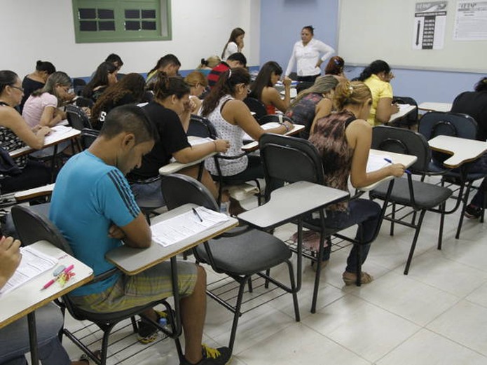  Candidatos fazem prova de concurso público em Belém 