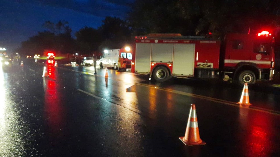 Uma pessoa morreu e outras três ficaram feridas em Junqueirópolis (SP) — Foto: Carlos Volpi/TV Fronteira