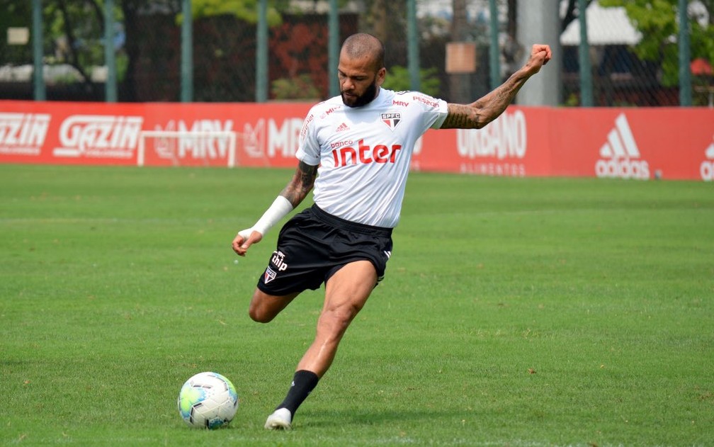 Daniel Alves em treino do São Paulo — Foto: Divulgação São Paulo