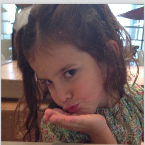 Maria manda beijinho para foto (Foto: Reprodução/Instagram)