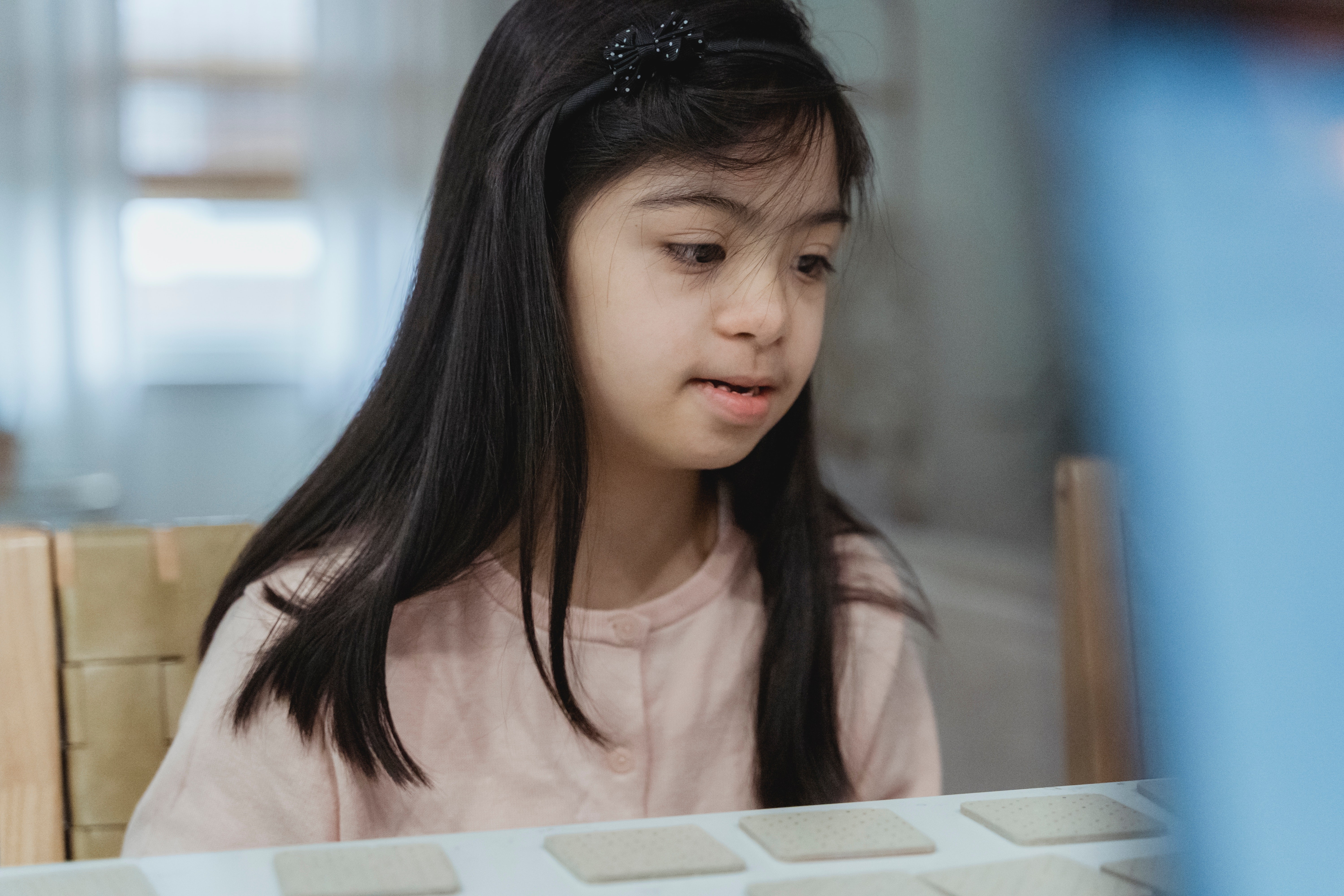 Menina com síndrome de Down (Foto: Nicole Barts/Pexels)