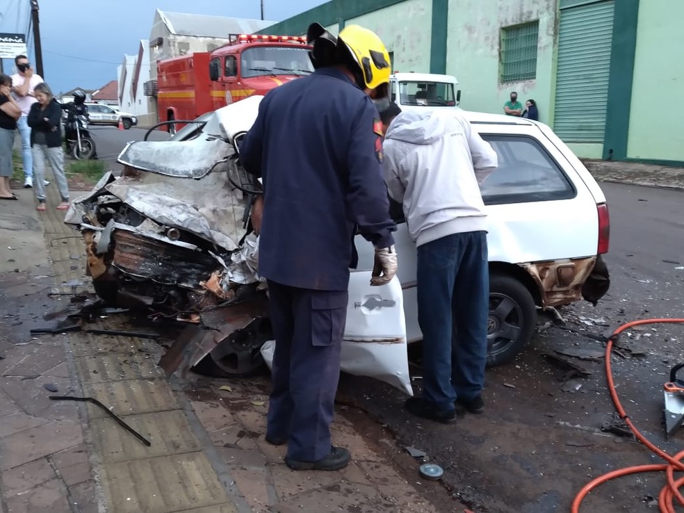 Acidente deixou dois homens e uma jovem de 16 anos mortos em Cruz Alta — Foto: Amauri Rodrigues/Rádio Cruz Alta