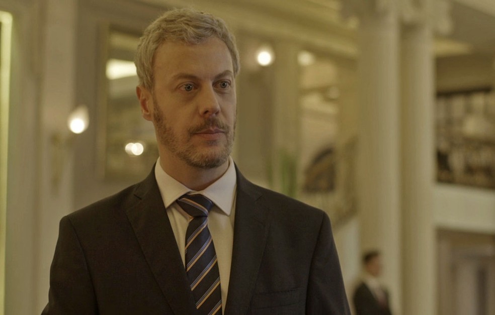 Douglas fica desconfiado de Malagueta (Foto: TV Globo)