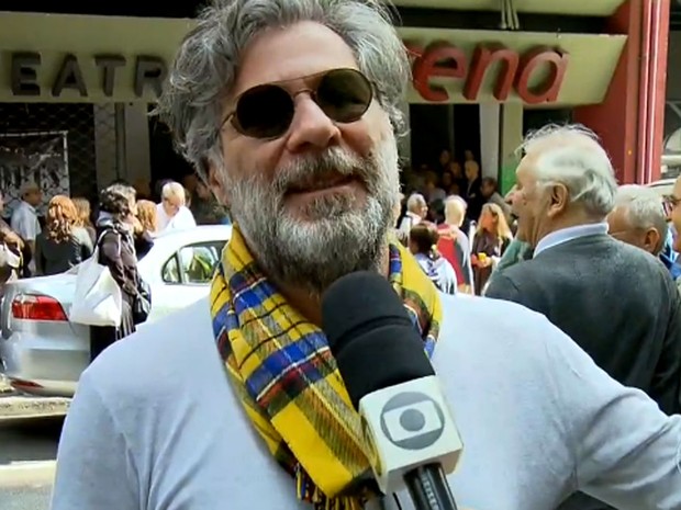 O ator Leopoldo Pacheco foi ao velório de Umberto Magnani (Foto: TV Globo/Reprodução)